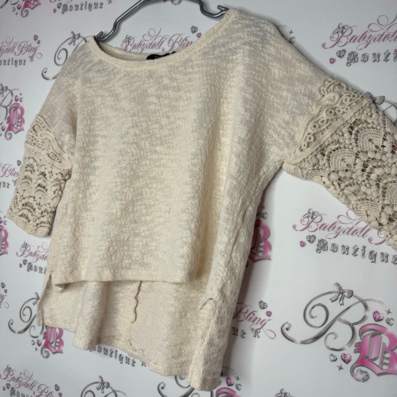 Hazel top crochet white cream lace pattern arms high low comfy oversized boho - Picture 7 of 10